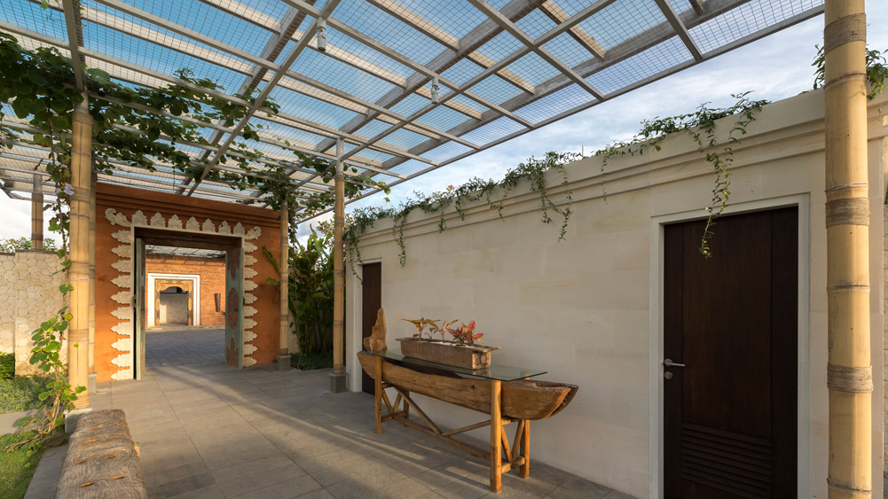 Pandawa Cliff Estate - The Pala - Entrance walkway